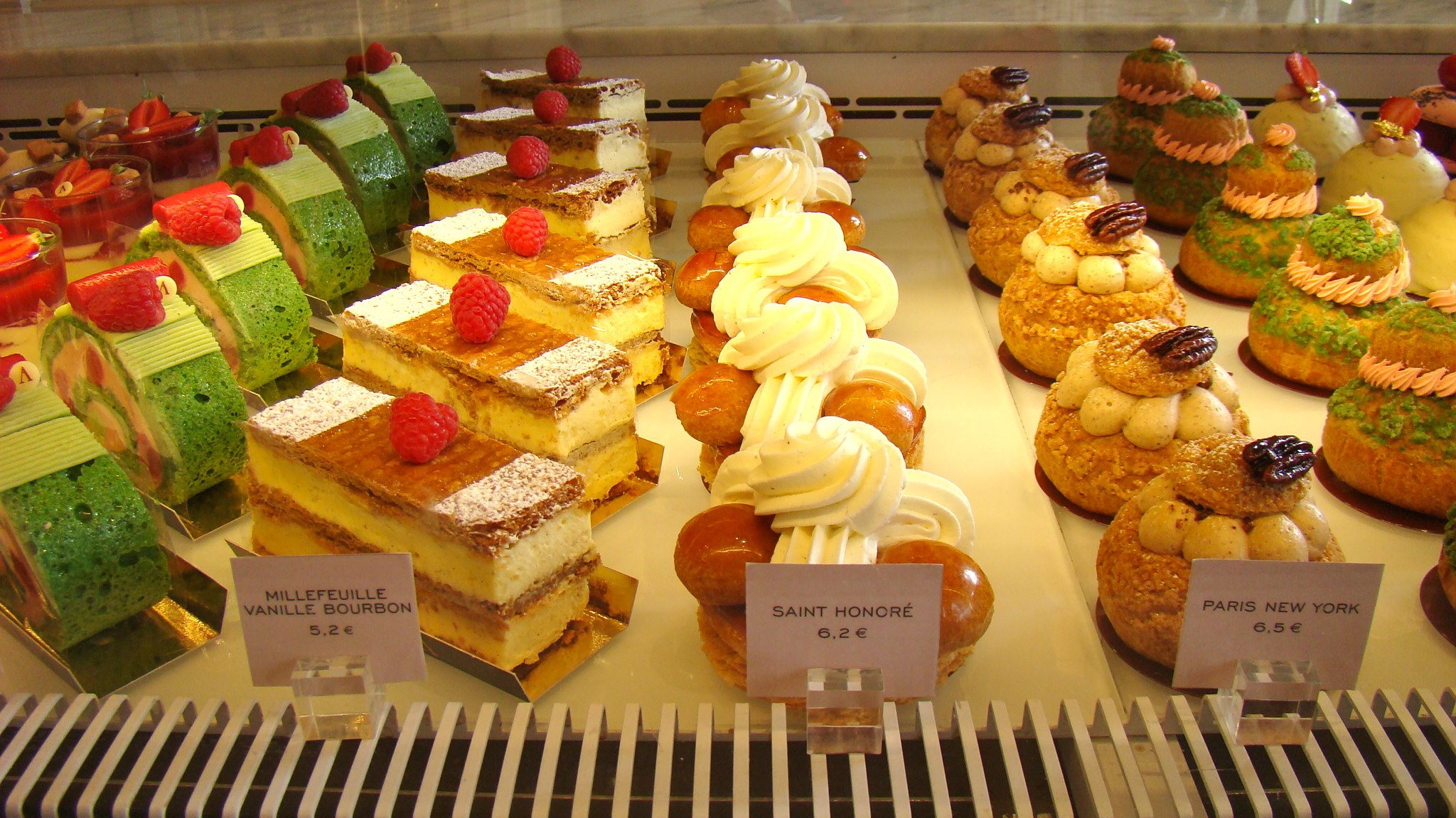 Popular Places to eat desserts in Paris