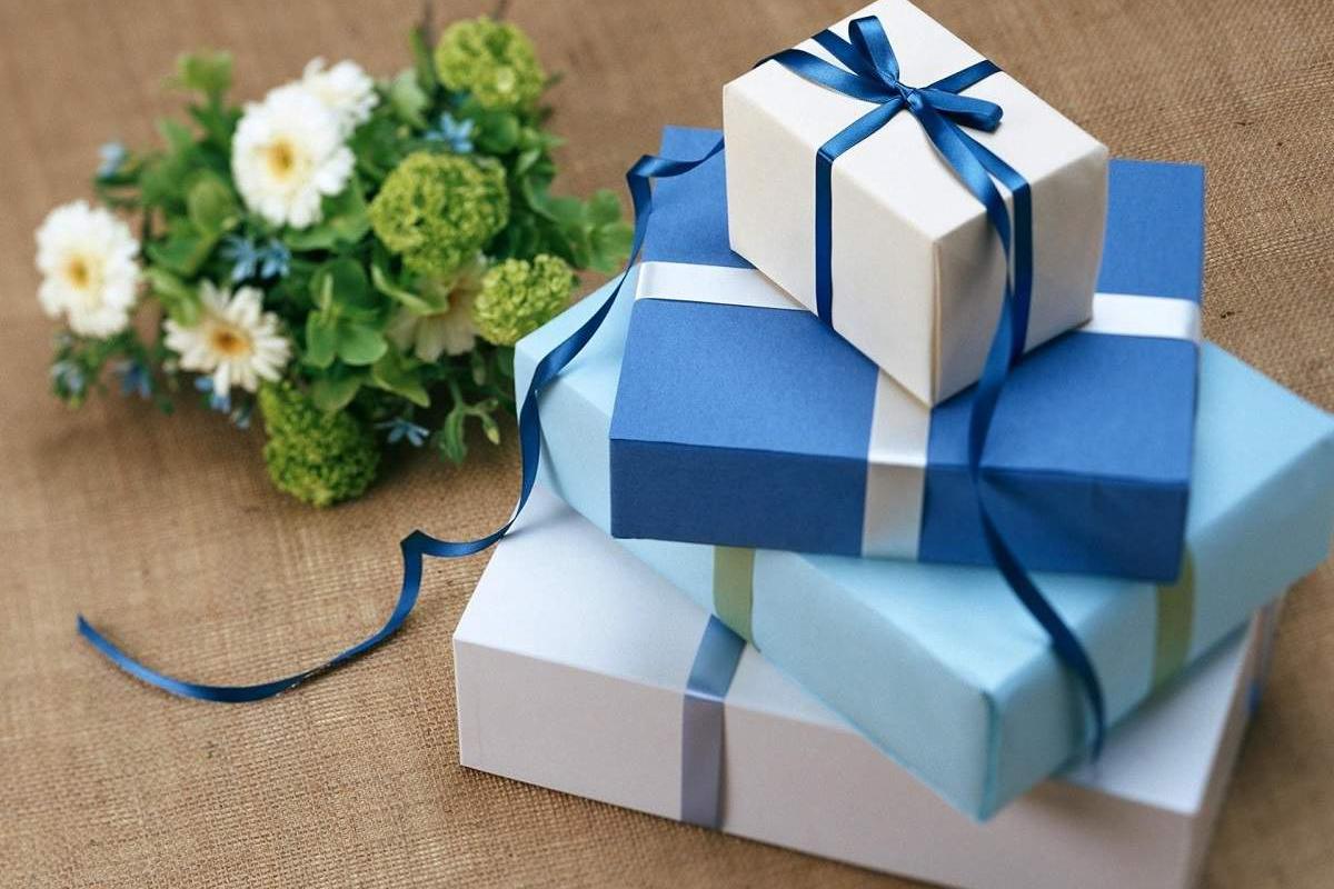 33 Gifts For Long-Distance Boyfriend That Make Him Overjoy