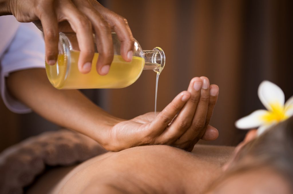 Benefits Of Opting For Aromatherapy Massage Oils